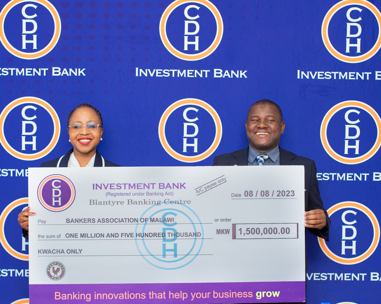 Beatrix Mosiwa, Executive Director – Finance and Operations, CDH Investment Bank hands over funds to Chifundo Mmaniwa, Chief Operations Officer, Bankers Association of Malawi 
