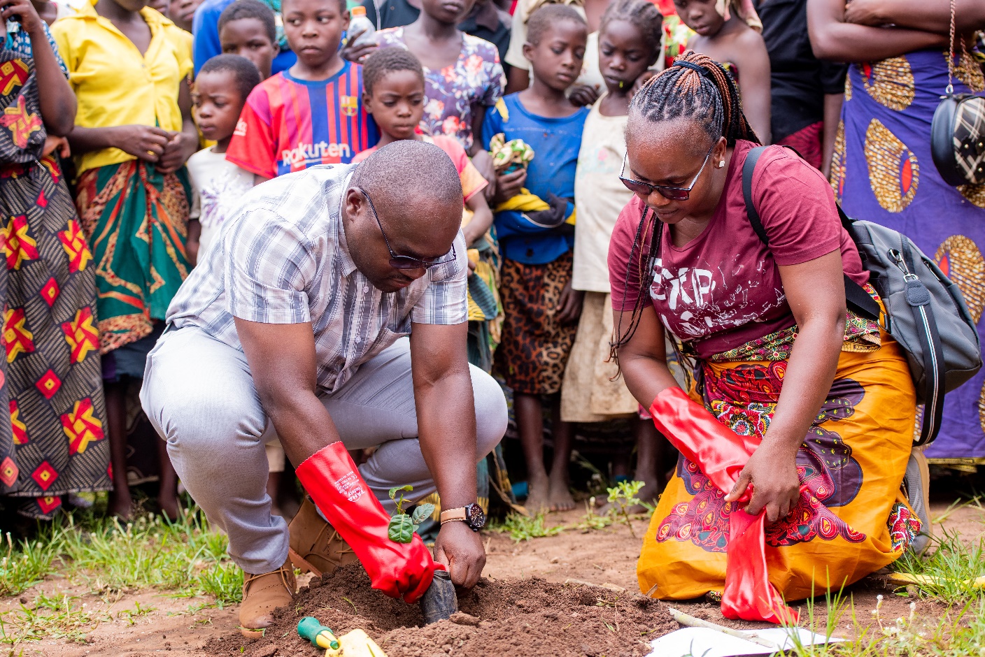 L-R Mr Zondwayo Mafuleka, Chief Tresury Officer of CDH Investment Bank plants a tree together with Ms Maureen Phiri, Forestry Technician, Department of Forestry, Lilongwe University of Agriculture and Natural Resources 